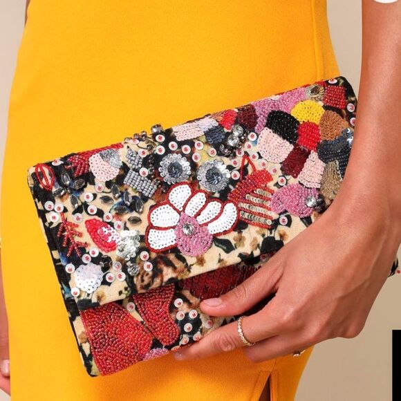 Lulus Earthly Gardens Beige Sequined Beaded Embellished Clutch - Picture 3 of 10